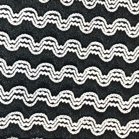 NWOT Petit Gateau Black and White Rick Rack Pleated Mini Skirt Size Large - Picture 9 of 9